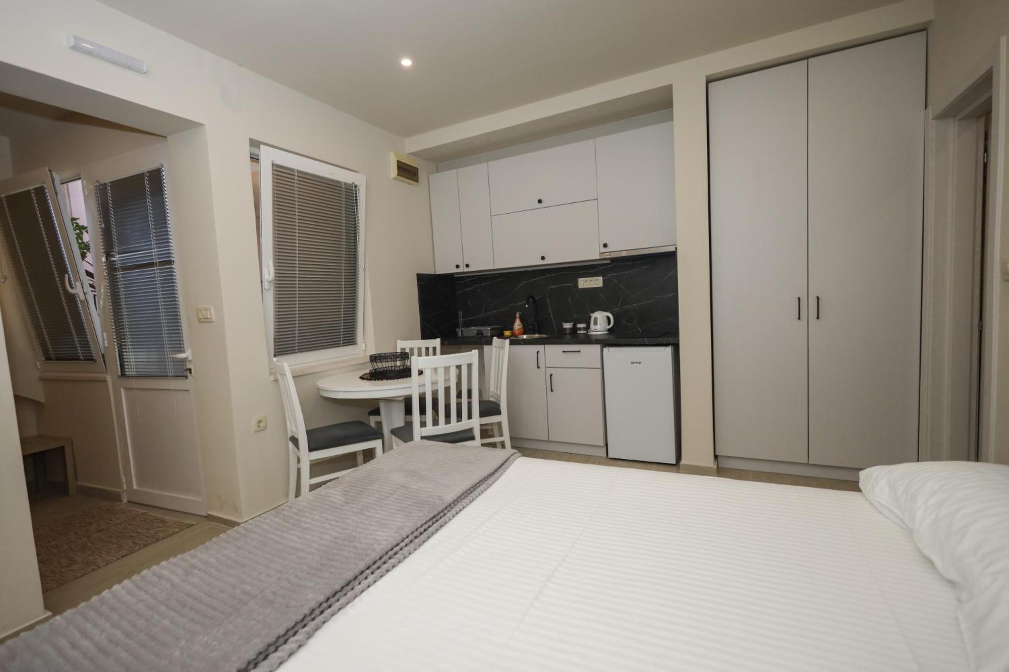 Apartments Milanovic Herceg Novi Rum bild